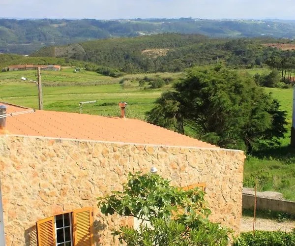 Дом отдыха Charming House In With Terrace And Parking *